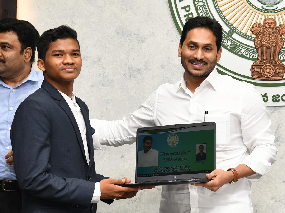 YS Jagan Mohan Reddy Praises SC And SC Gurukula IIT Rank Holders Photo Gallery - Sakshi15