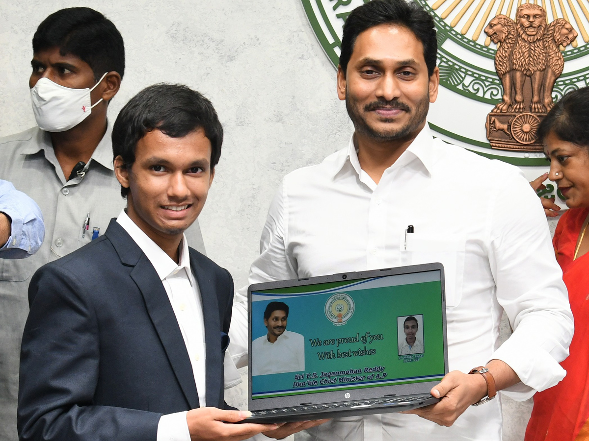 YS Jagan Mohan Reddy Praises SC And SC Gurukula IIT Rank Holders Photo Gallery - Sakshi16