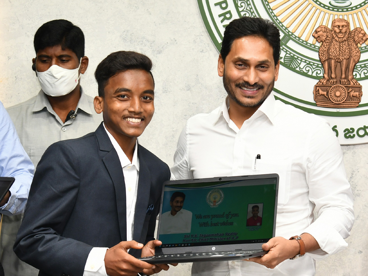 YS Jagan Mohan Reddy Praises SC And SC Gurukula IIT Rank Holders Photo Gallery - Sakshi17