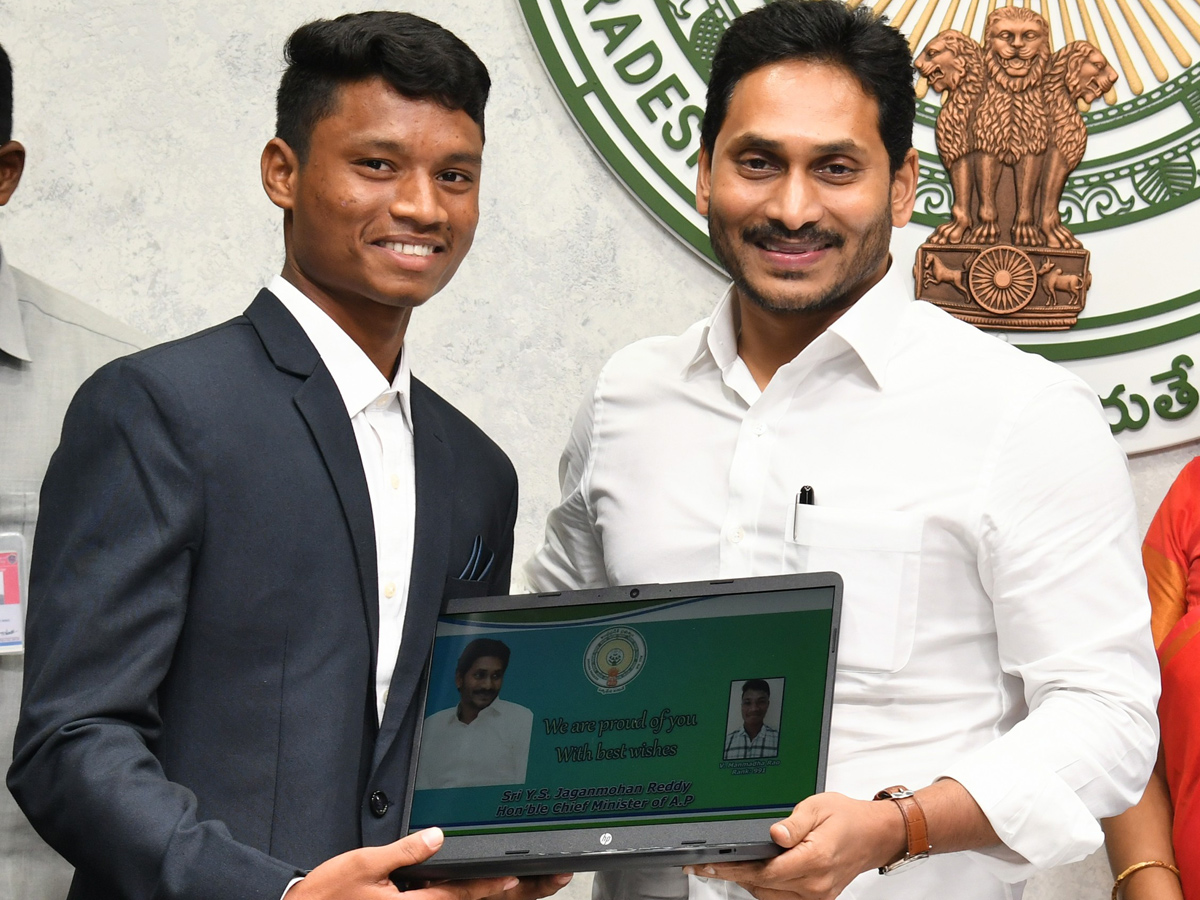 YS Jagan Mohan Reddy Praises SC And SC Gurukula IIT Rank Holders Photo Gallery - Sakshi19