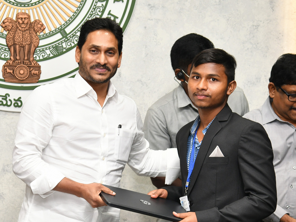 YS Jagan Mohan Reddy Praises SC And SC Gurukula IIT Rank Holders Photo Gallery - Sakshi3