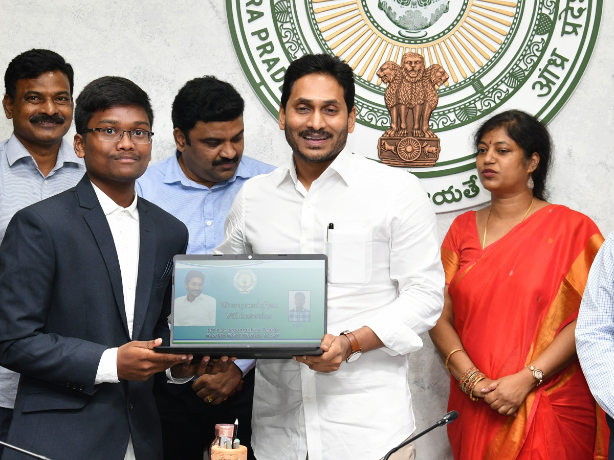 YS Jagan Mohan Reddy Praises SC And SC Gurukula IIT Rank Holders Photo Gallery - Sakshi1