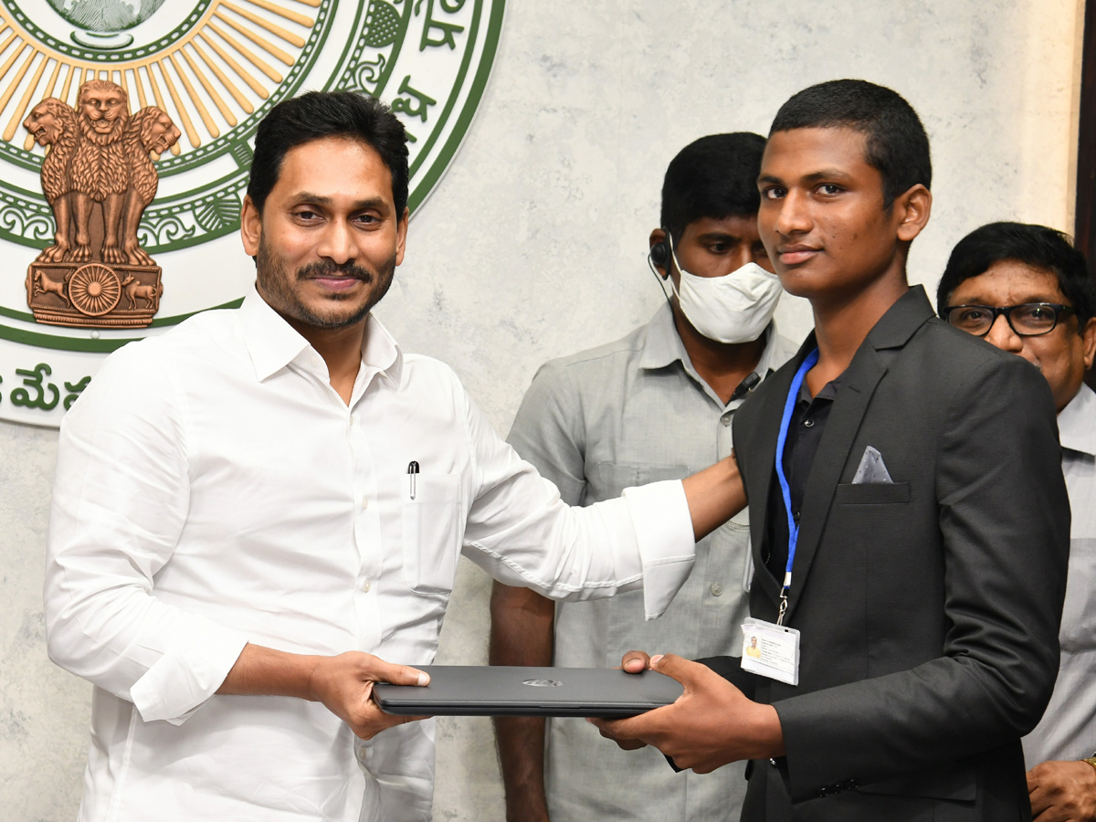 YS Jagan Mohan Reddy Praises SC And SC Gurukula IIT Rank Holders Photo Gallery - Sakshi5