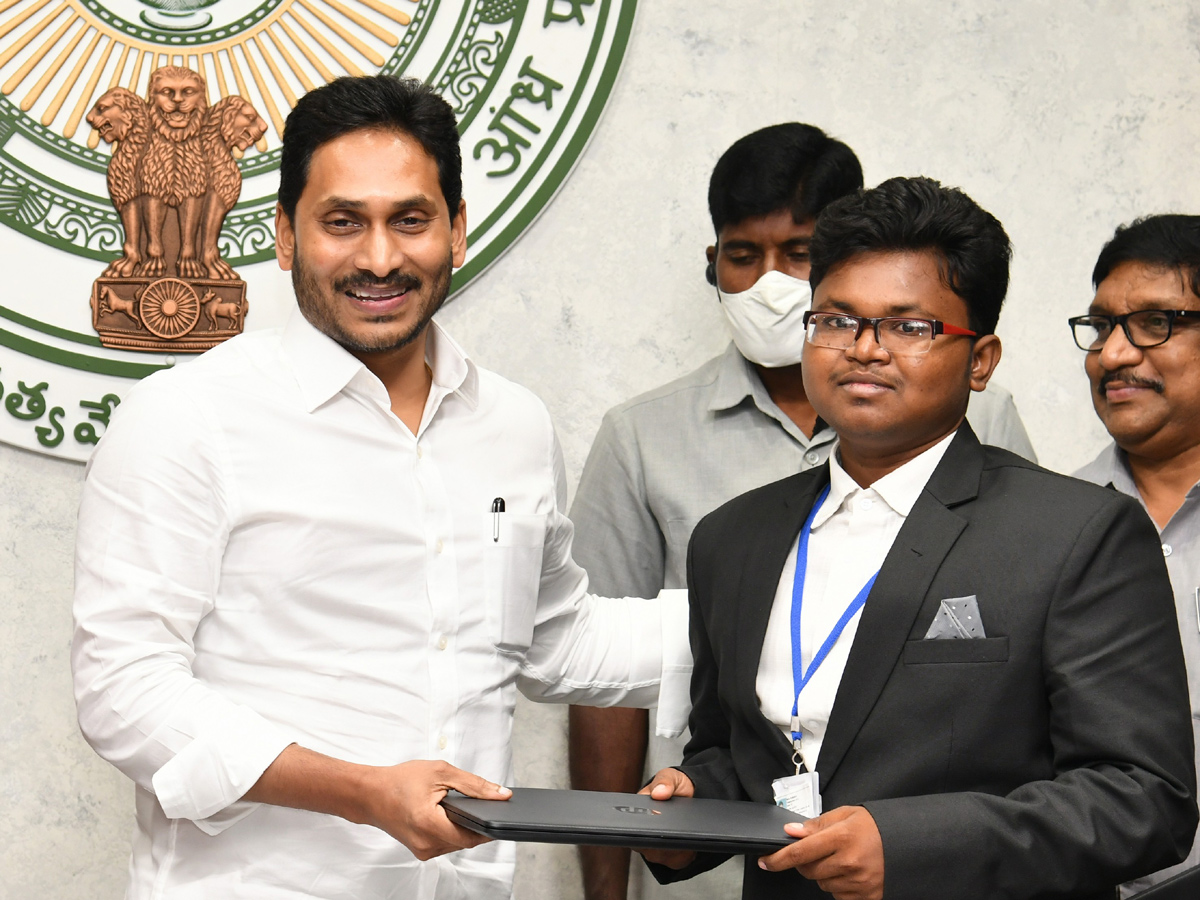 YS Jagan Mohan Reddy Praises SC And SC Gurukula IIT Rank Holders Photo Gallery - Sakshi7