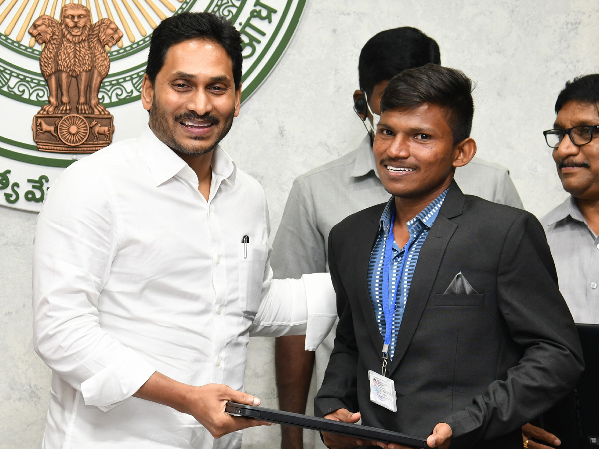 YS Jagan Mohan Reddy Praises SC And SC Gurukula IIT Rank Holders Photo Gallery - Sakshi8