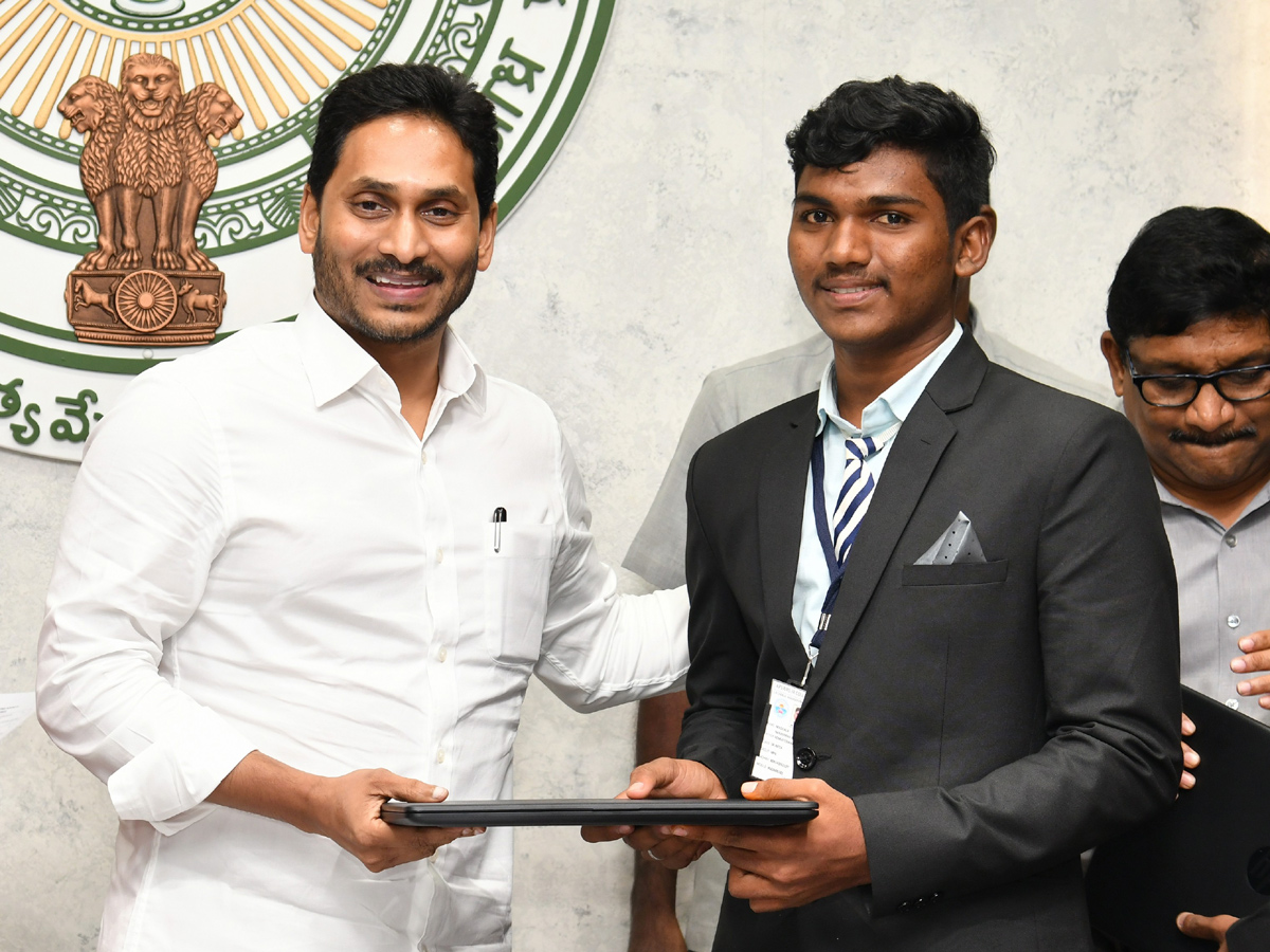 YS Jagan Mohan Reddy Praises SC And SC Gurukula IIT Rank Holders Photo Gallery - Sakshi9