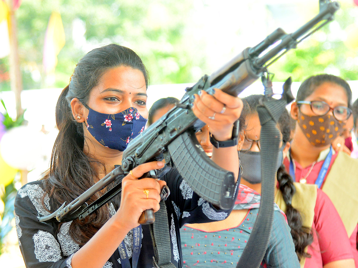 Andhra Pradesh Police Display Guns Other Weapons in Open House Exhibition - Sakshi15