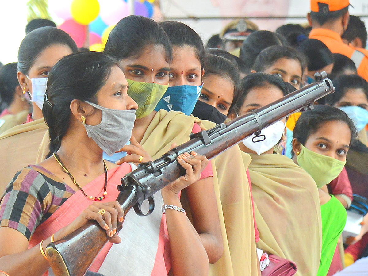 Andhra Pradesh Police Display Guns Other Weapons in Open House Exhibition - Sakshi16