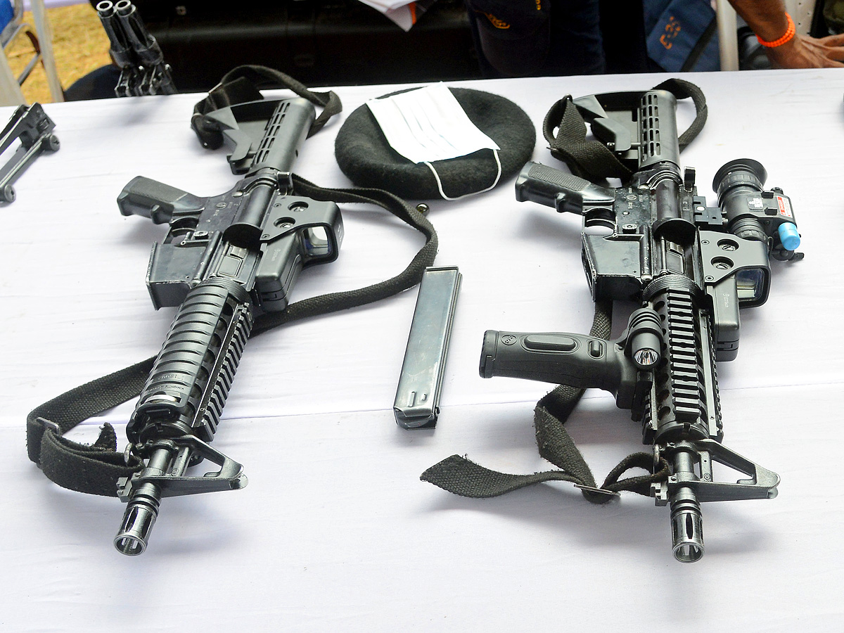 Andhra Pradesh Police Display Guns Other Weapons in Open House Exhibition - Sakshi19