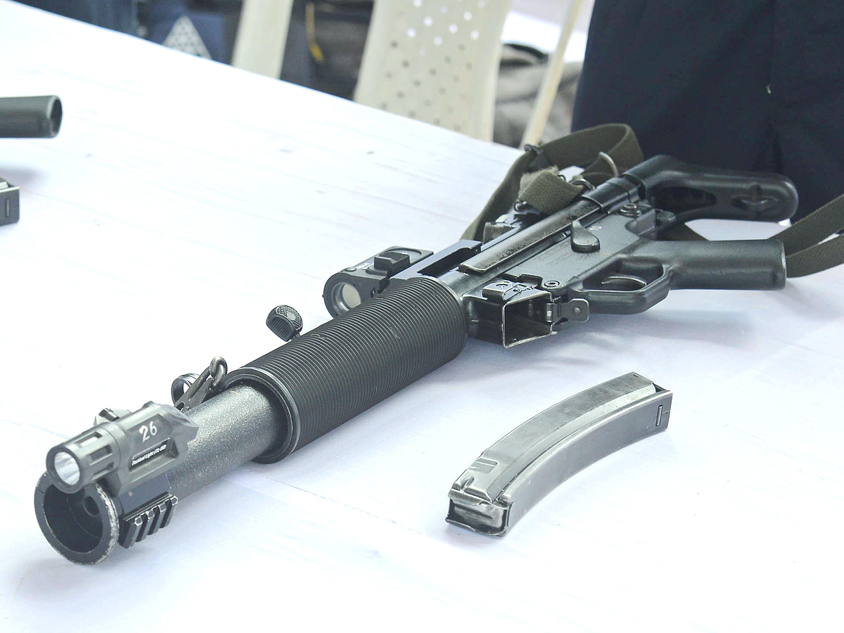 Andhra Pradesh Police Display Guns Other Weapons in Open House Exhibition - Sakshi23