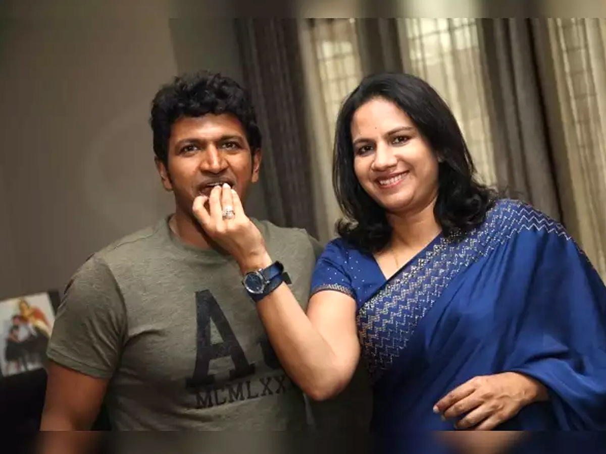 Puneeth Rajkumar Ashwini Rewanth Photo Gallery - Sakshi5