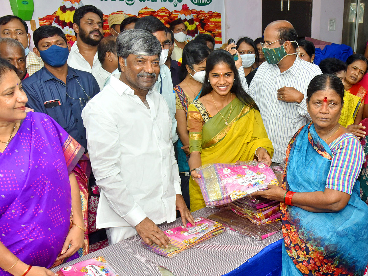 Bathukamma sarees distribution Photos - Sakshi1