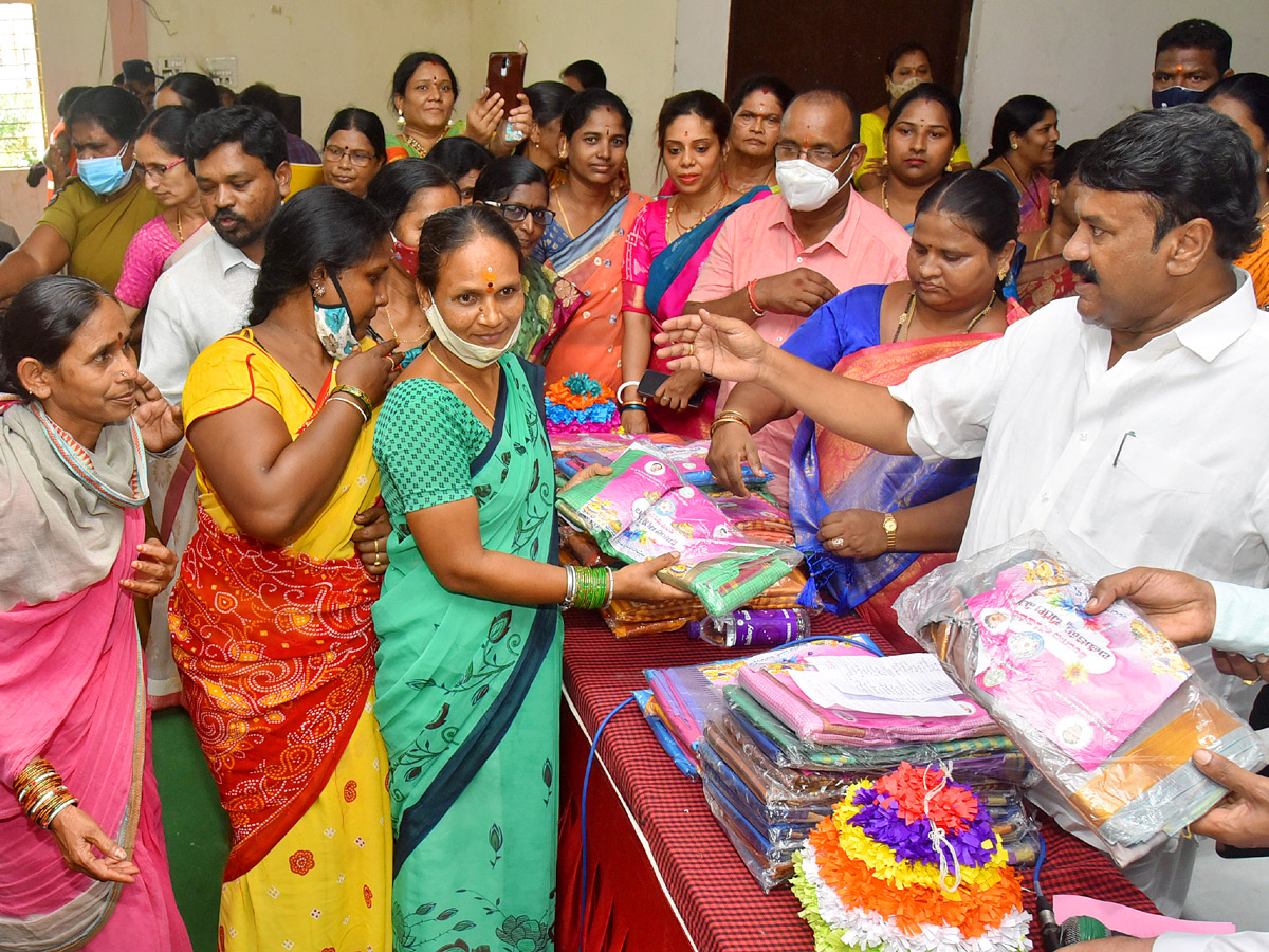 Bathukamma sarees distribution Photos - Sakshi3