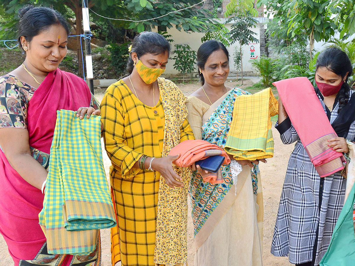 Bathukamma sarees distribution Photos - Sakshi5