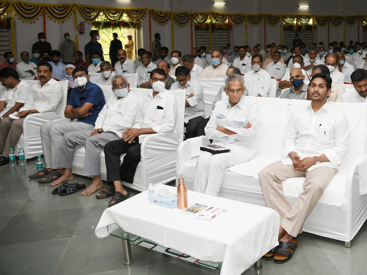 CM YS Jagan Tribute to Dr EC Gangi Reddy Photo Gallery - Sakshi10