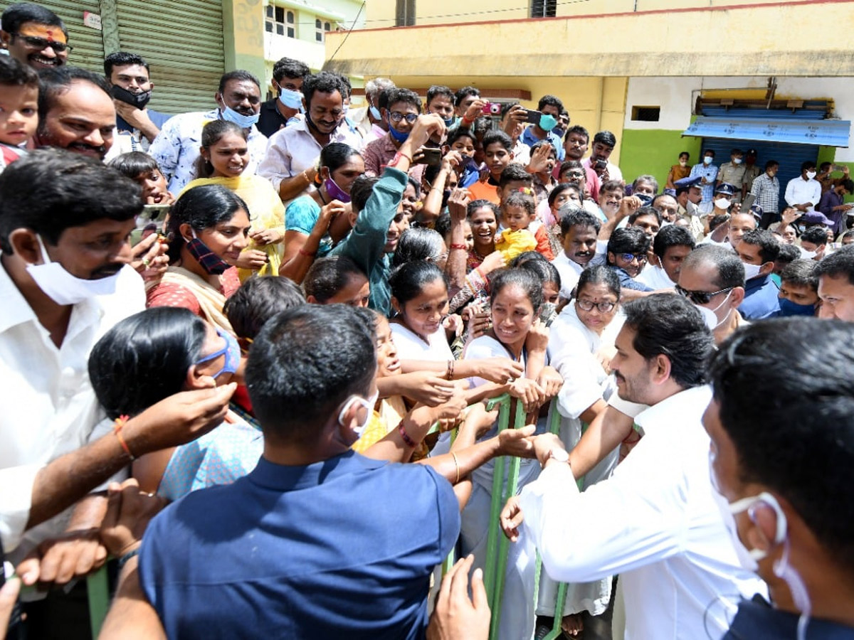 CM YS Jagan Tribute to Dr EC Gangi Reddy Photo Gallery - Sakshi5