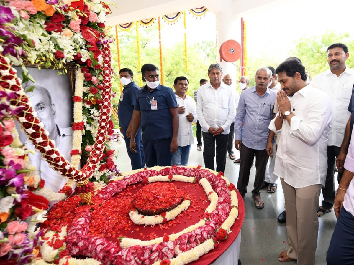 CM YS Jagan Tribute to Dr EC Gangi Reddy Photo Gallery - Sakshi6