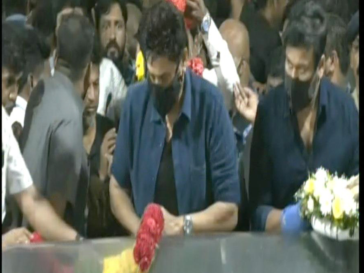  Chiranjeevi Venkatesh and Ali Pays Tribute To PuneethRajkumar Photo Gallery - Sakshi5