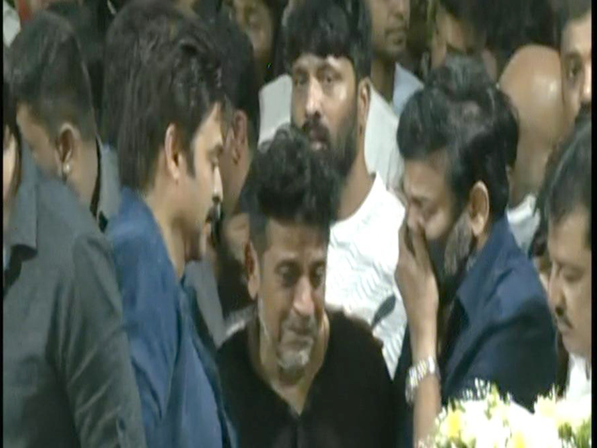  Chiranjeevi Venkatesh and Ali Pays Tribute To PuneethRajkumar Photo Gallery - Sakshi6