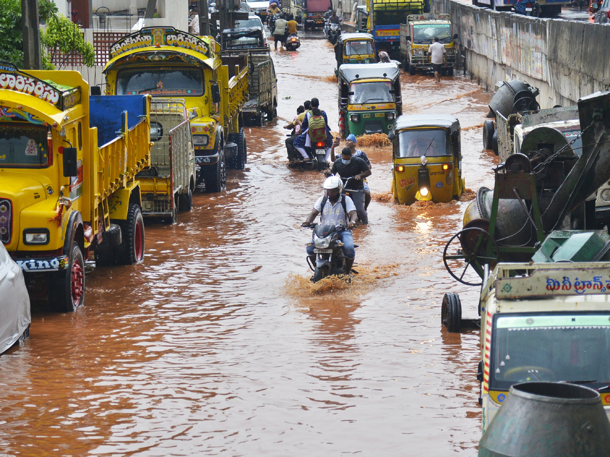 Heavy rain in vijayawada Photo Gallery - Sakshi3