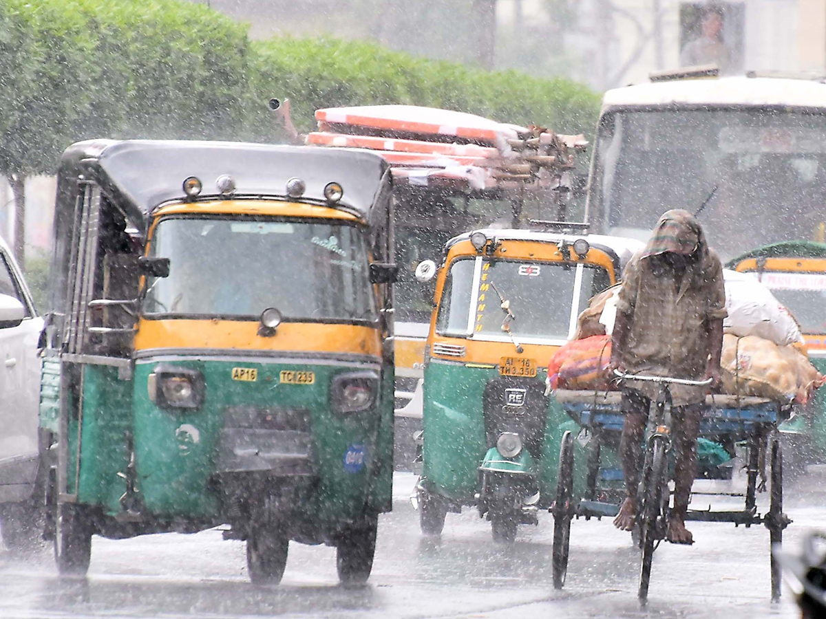 Heavy rain in vijayawada Photo Gallery - Sakshi20