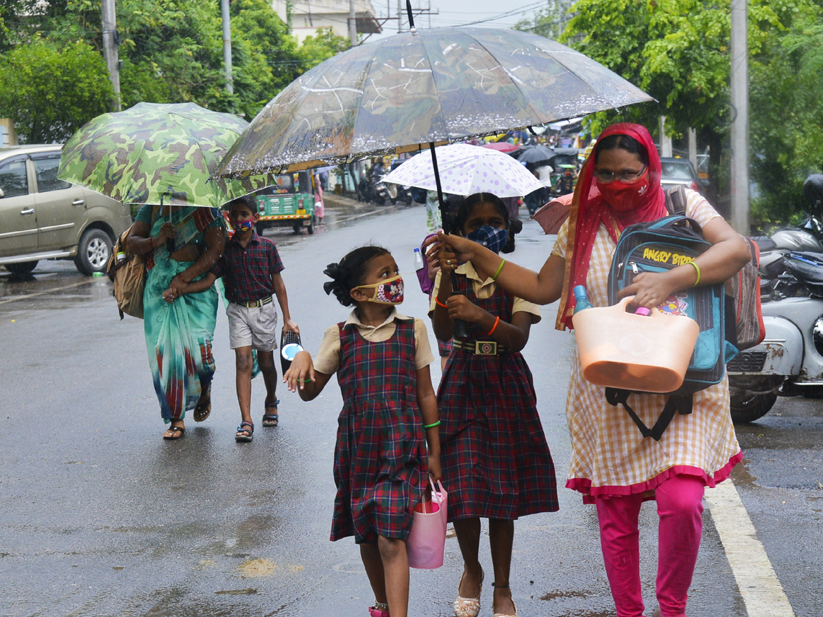 Heavy rain in vijayawada Photo Gallery - Sakshi5