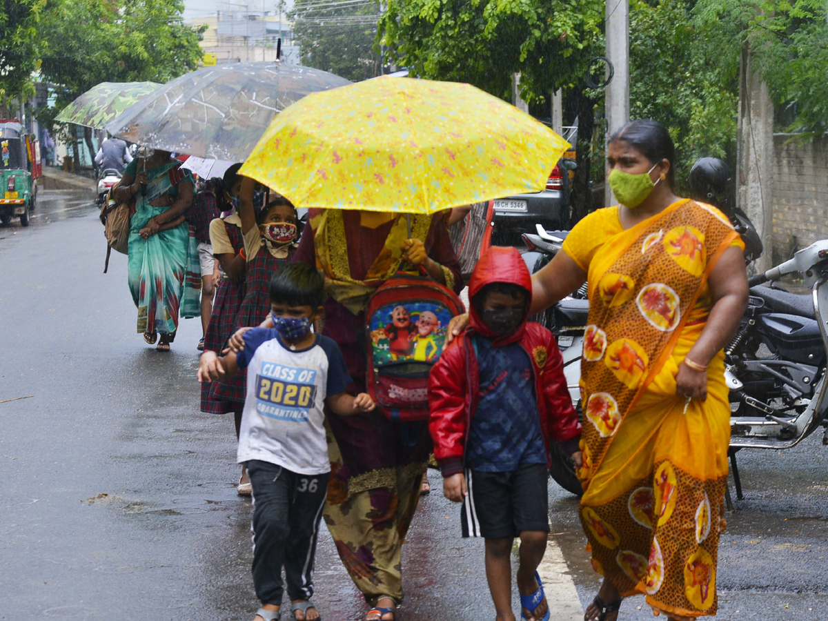 Heavy rain in vijayawada Photo Gallery - Sakshi6