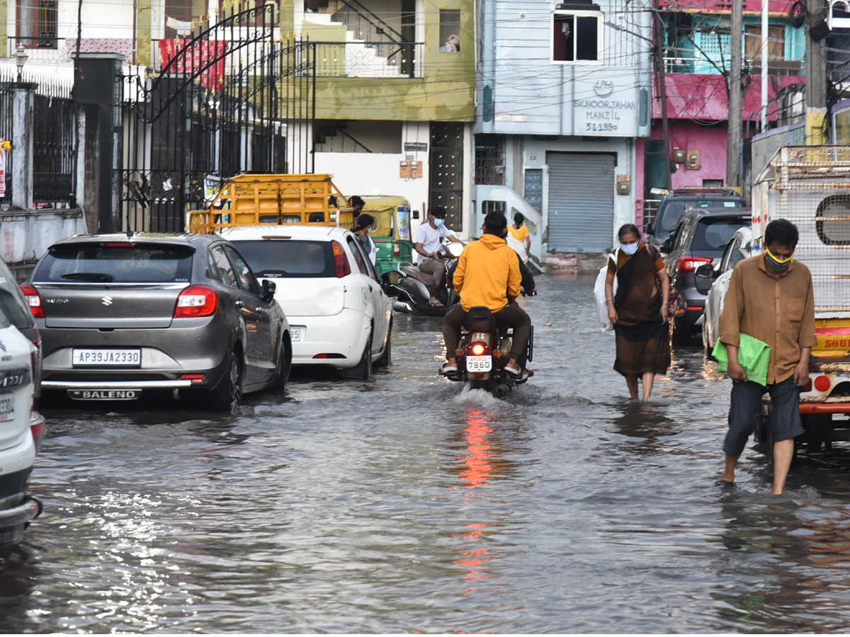 Heavy rain in vijayawada Photo Gallery - Sakshi9