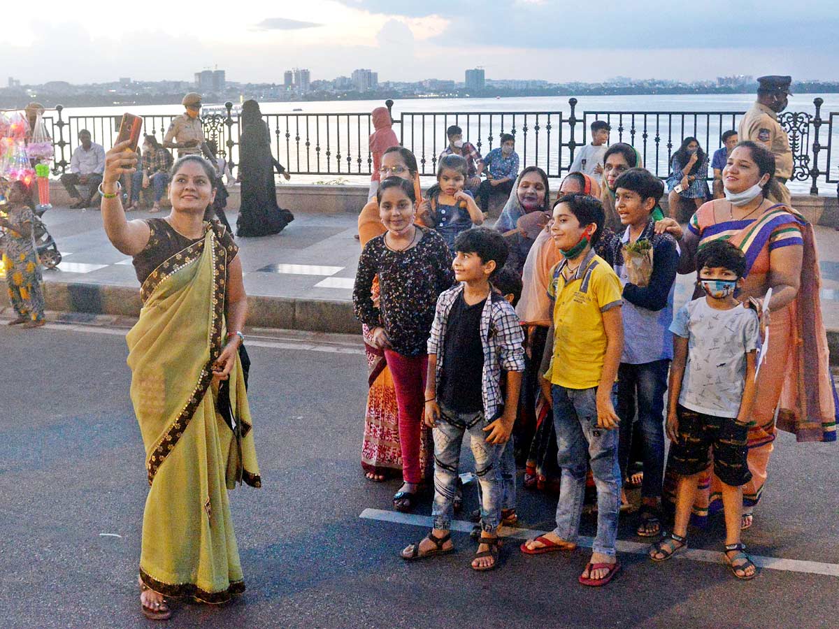 Sunday Special on Hyderabad Tank Bund Photo Gallery - Sakshi15