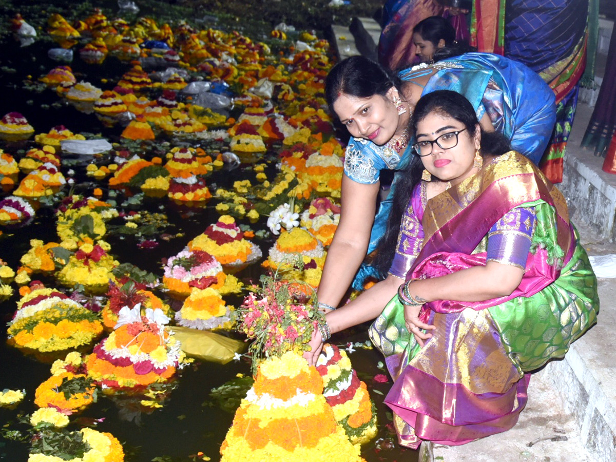 Photos : Bathukamma Festival Celebrations Starts All Over Telangana State - Sakshi4