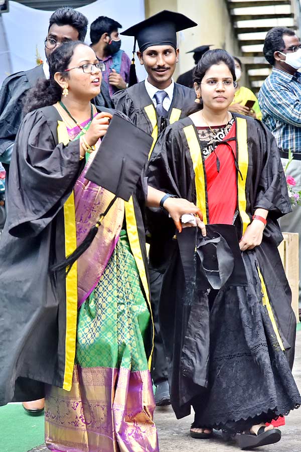 Guntur Medical College Graduation Ceremony Photo Gallery - Sakshi17