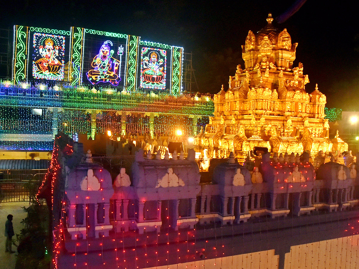 Bejwada Kanakadurgamma Ready For Navratri Celebrations Photo Gallery - Sakshi8