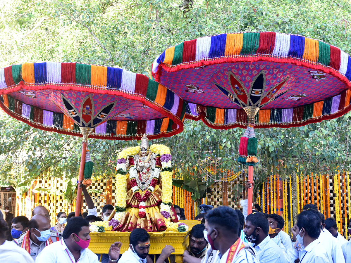 Dasara Navaratri Utsavalu At Indrakeeladri Vijayawada - Sakshi1