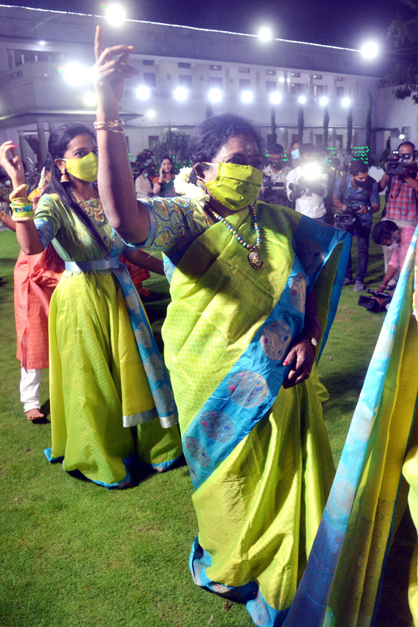 Batukamma Celebrations in Raj Bhavan Photo Gallery - Sakshi12