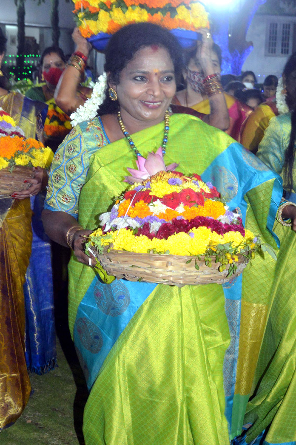 Batukamma Celebrations in Raj Bhavan Photo Gallery - Sakshi13