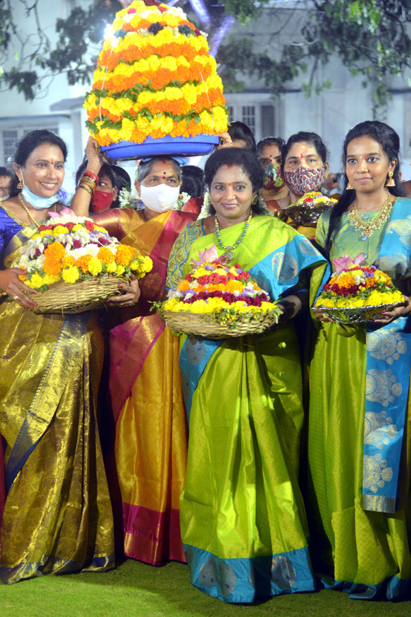 Batukamma Celebrations in Raj Bhavan Photo Gallery - Sakshi14