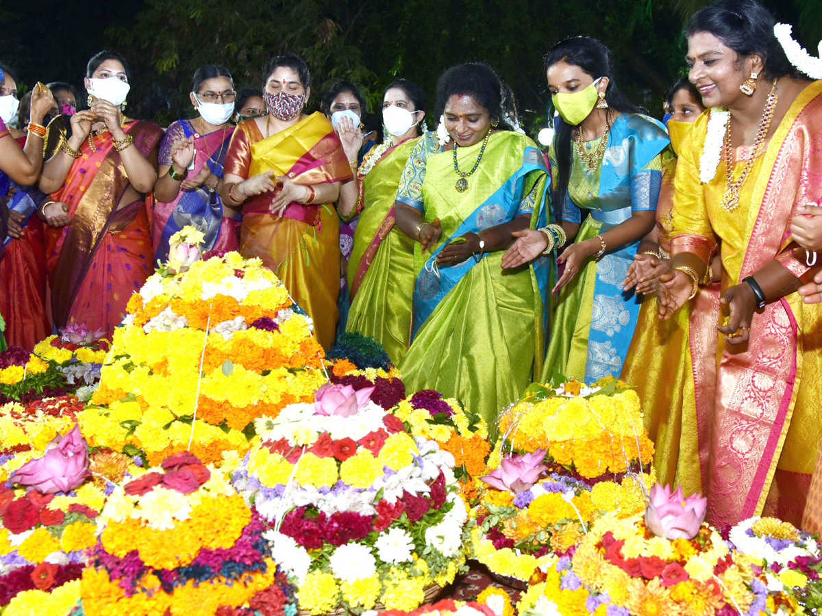 Batukamma Celebrations in Raj Bhavan Photo Gallery - Sakshi3