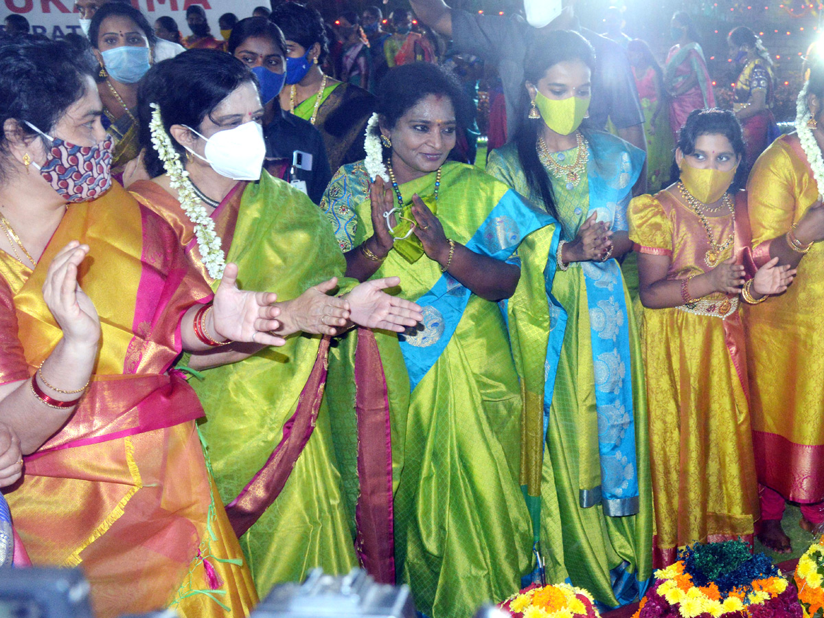 Batukamma Celebrations in Raj Bhavan Photo Gallery - Sakshi6