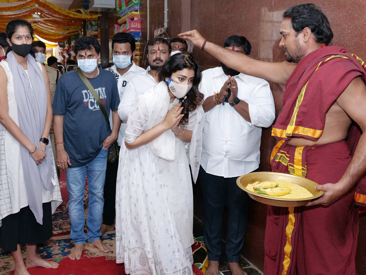 Sri Bala Tripura Sundari Devi Alankaram At Kanaka Durga Temple Photo Gallery - Sakshi10