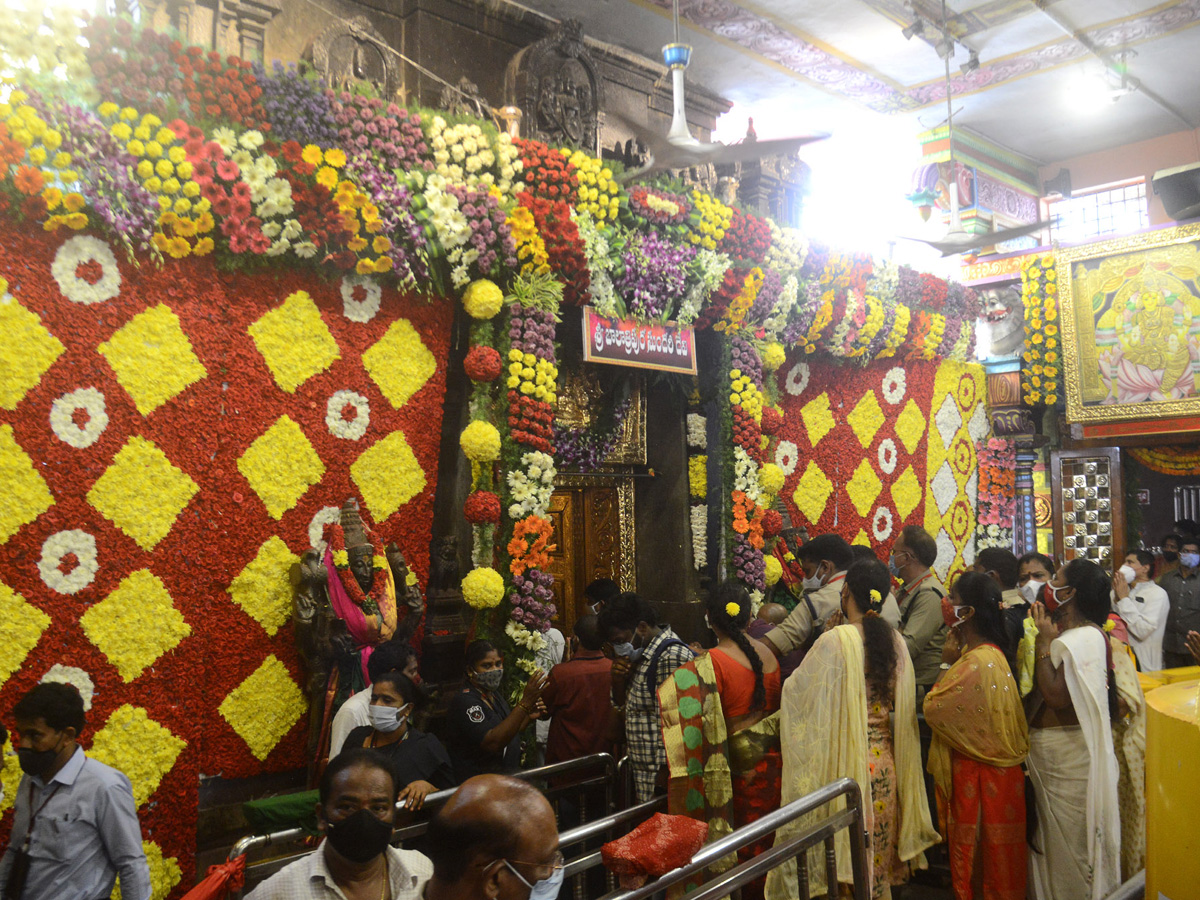 Sri Bala Tripura Sundari Devi Alankaram At Kanaka Durga Temple Photo Gallery - Sakshi22