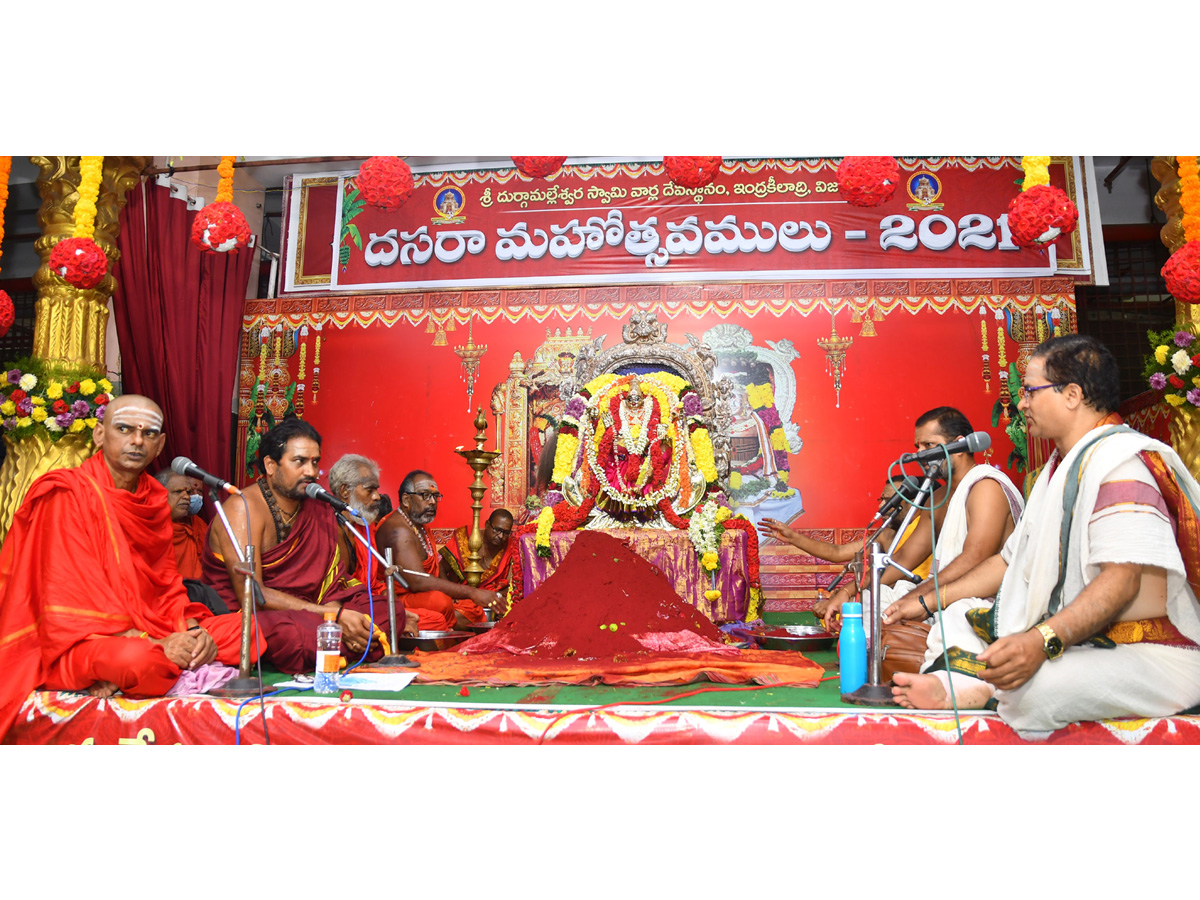 Sri Bala Tripura Sundari Devi Alankaram At Kanaka Durga Temple Photo Gallery - Sakshi8