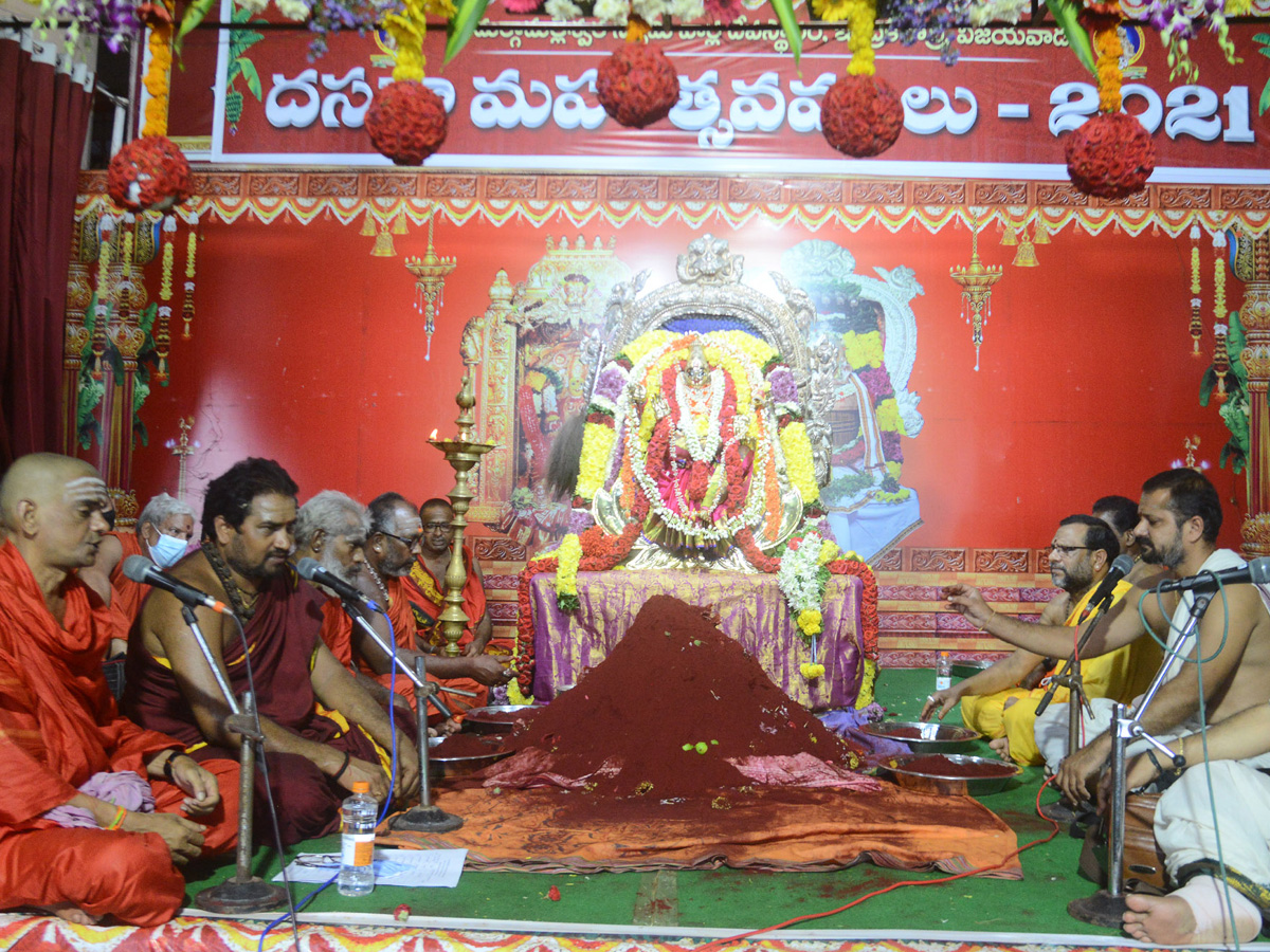 Sri Bala Tripura Sundari Devi Alankaram At Kanaka Durga Temple Photo Gallery - Sakshi9