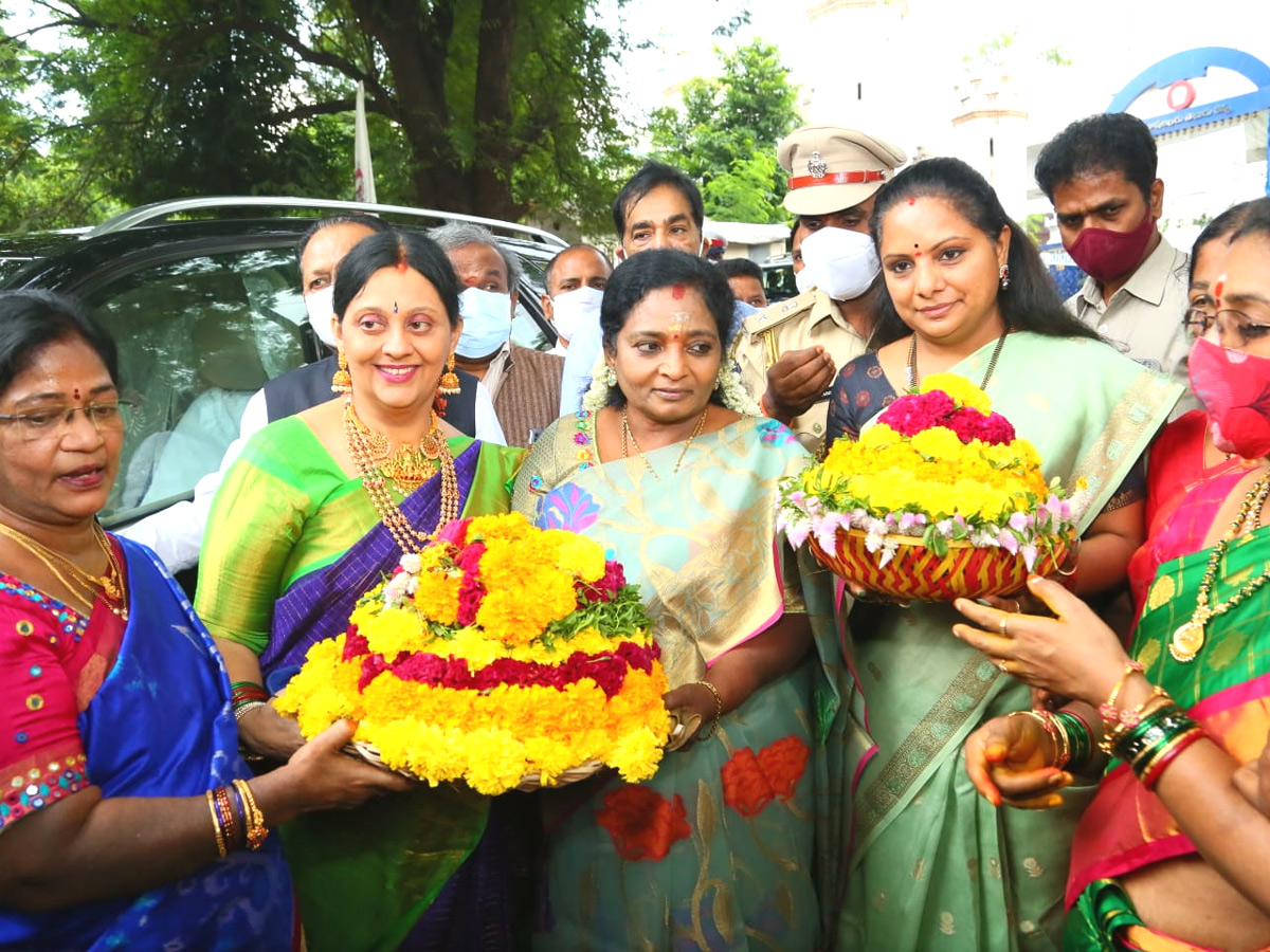 Tamilsai Soundarajan, MLC Kavitha at the Batukamma ceremony Photo Gallery - Sakshi2