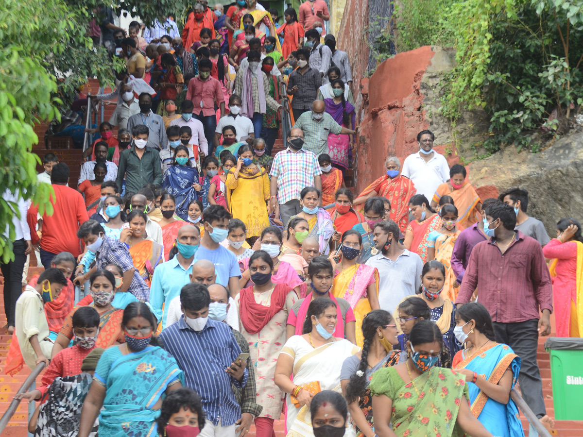 2021 Dussehra celebrations at Kanaka Durga Temple Photo Gallery - Sakshi7