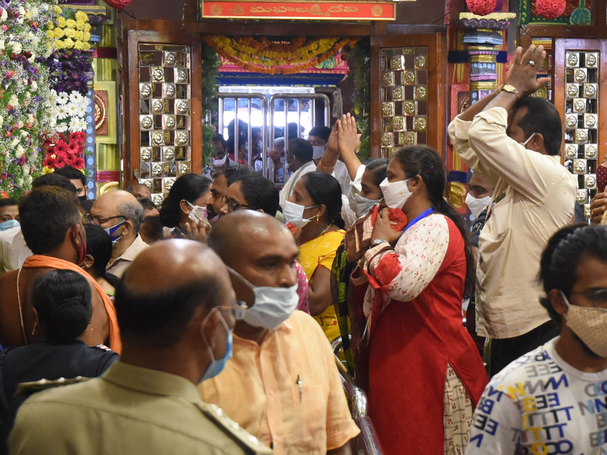 2021 Dussehra celebrations at Kanaka Durga Temple Photo Gallery - Sakshi13