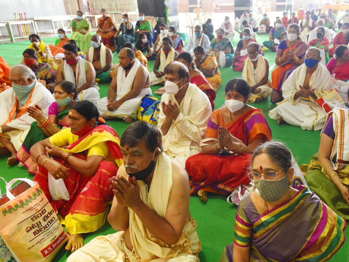 2021 Dussehra celebrations at Kanaka Durga Temple Photo Gallery - Sakshi15