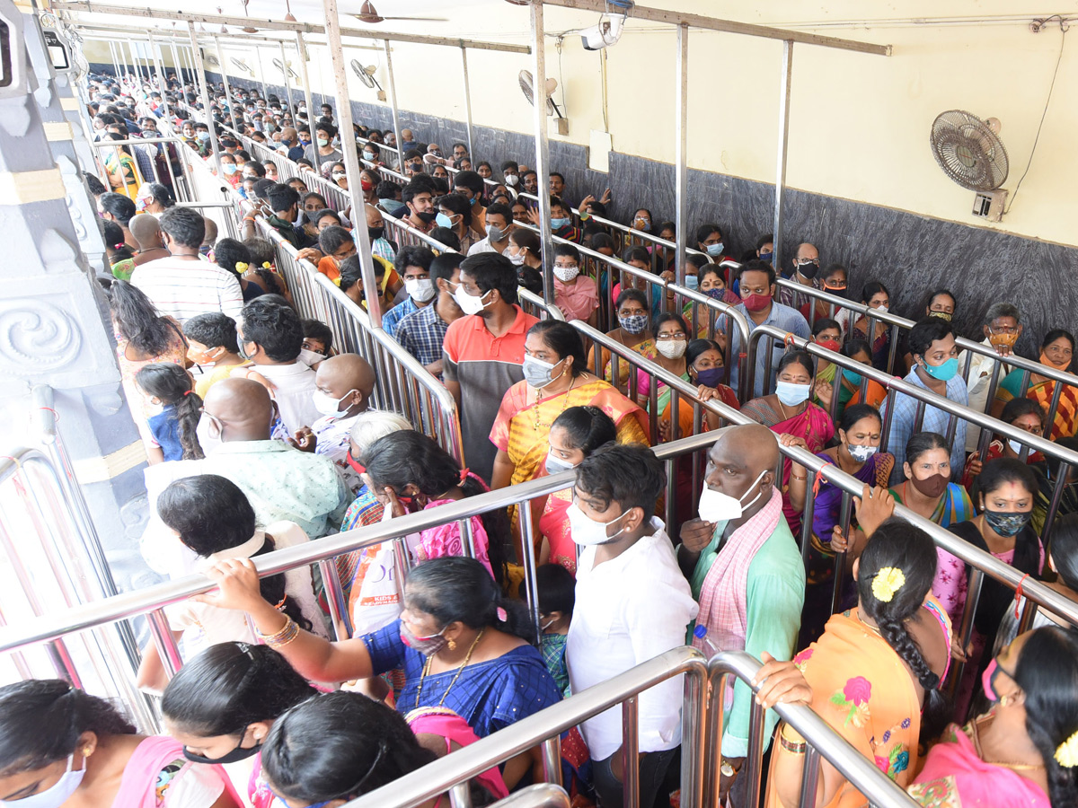 2021 Dussehra celebrations at Kanaka Durga Temple Photo Gallery - Sakshi17