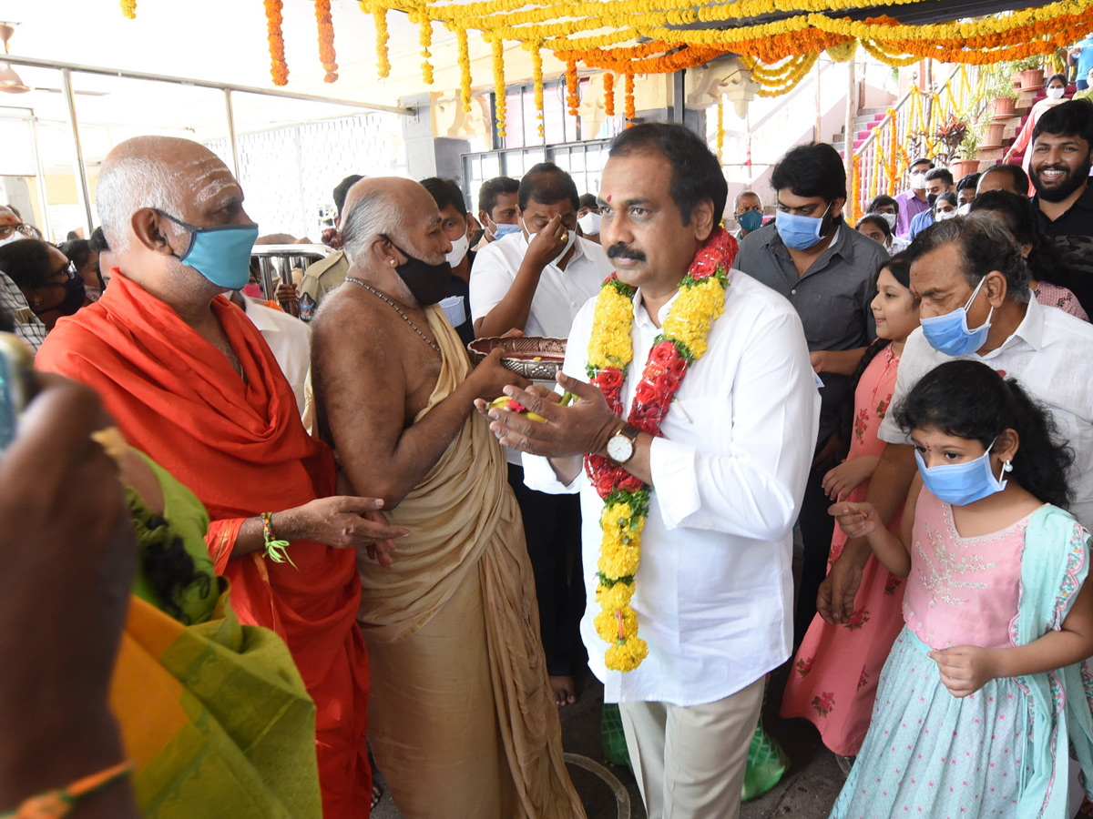 2021 Dussehra celebrations at Kanaka Durga Temple Photo Gallery - Sakshi19