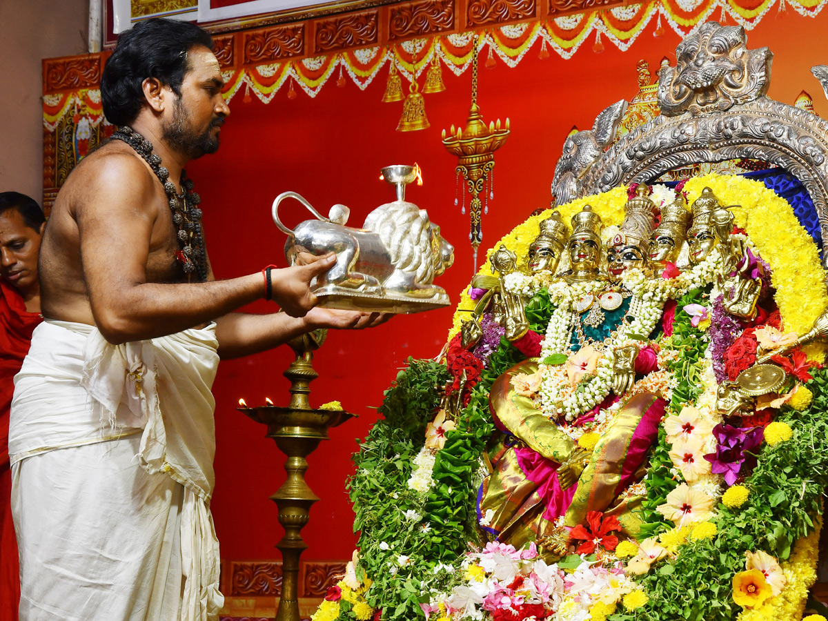 2021 Dussehra celebrations at Kanaka Durga Temple Photo Gallery - Sakshi2