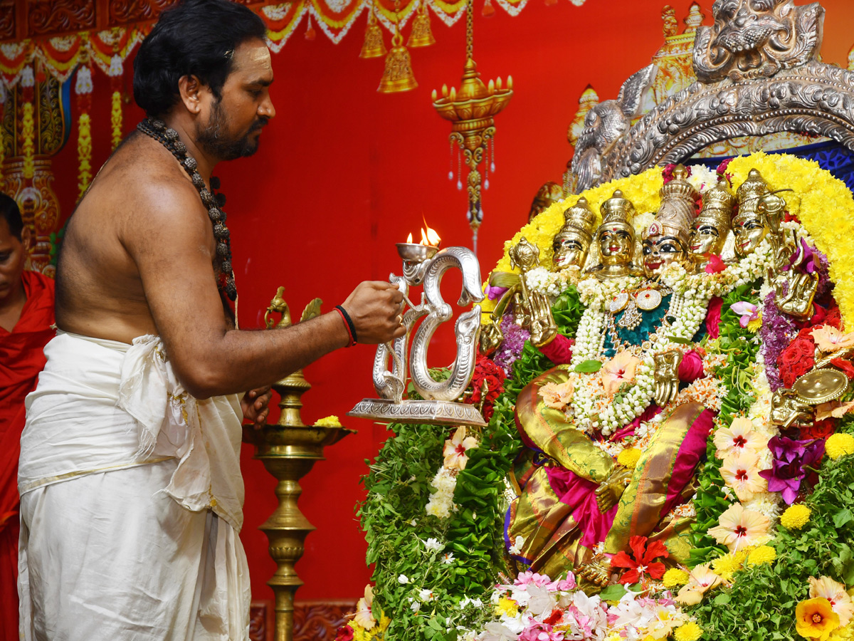 2021 Dussehra celebrations at Kanaka Durga Temple Photo Gallery - Sakshi3